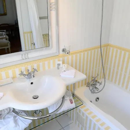 Maisons D'hotes Du Relais Sainte Anne Мартель